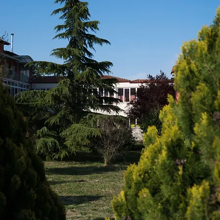 Hotel Aigai 4*